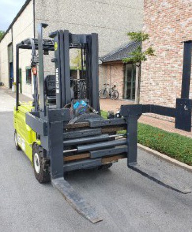 tourner caisse dans container